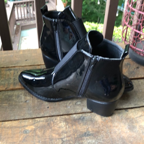 Gorgeous NEW Black Patent mid-heel Booties. 7 - Picture 6 of 6